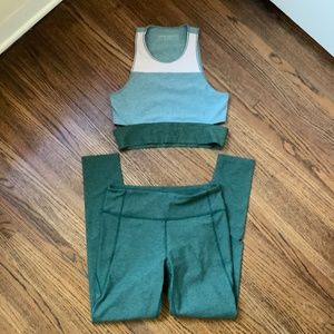 Outdoor Voices green warmup leggings + bra size M